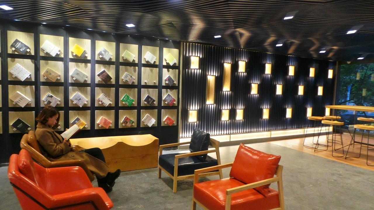 Lifu Hotel Wankel Jiang Tai Road Metro Station Branch Guangzhou Exterior photo